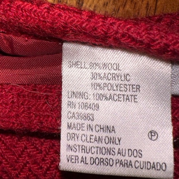 Elegant Tahari Petite Red Wool Suit - 6P - Picture 4 of 7